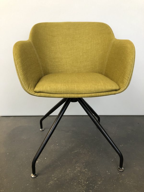 KONFERENČNÍ ČALOUNĚNÁ ŽIDLE  SHELL ZP PAD - vystavený kus se slevou 50%