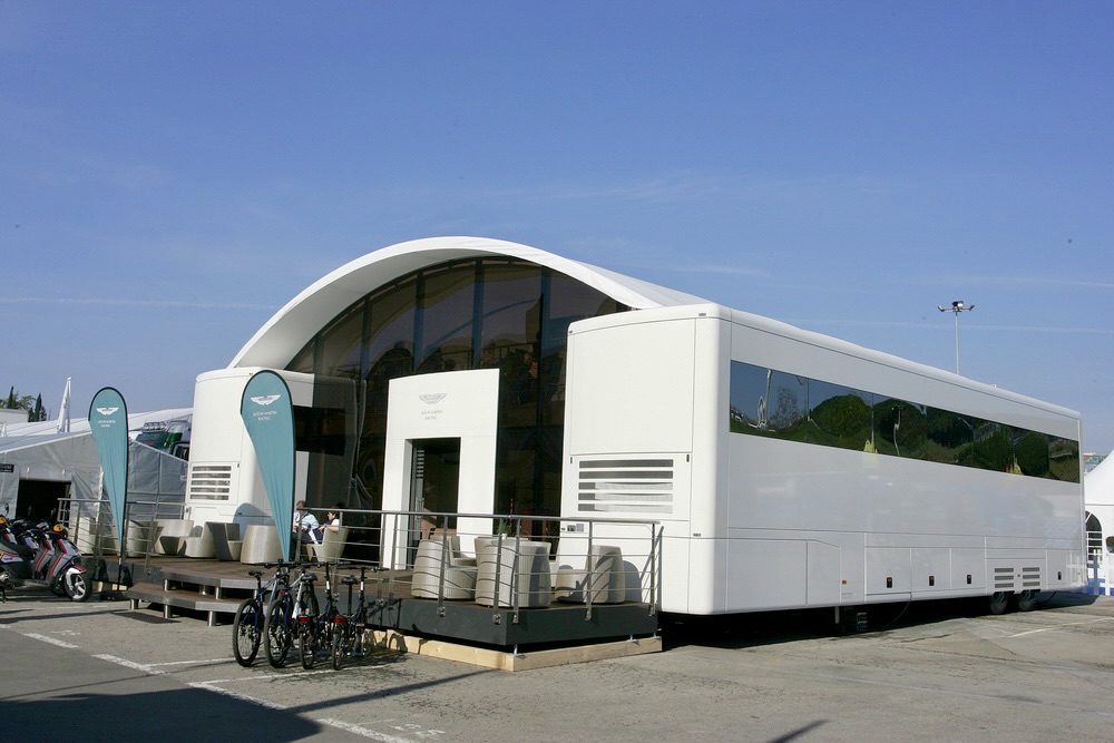 Produktion für die Catering-Einrichtungen von Aston Martin Charouz