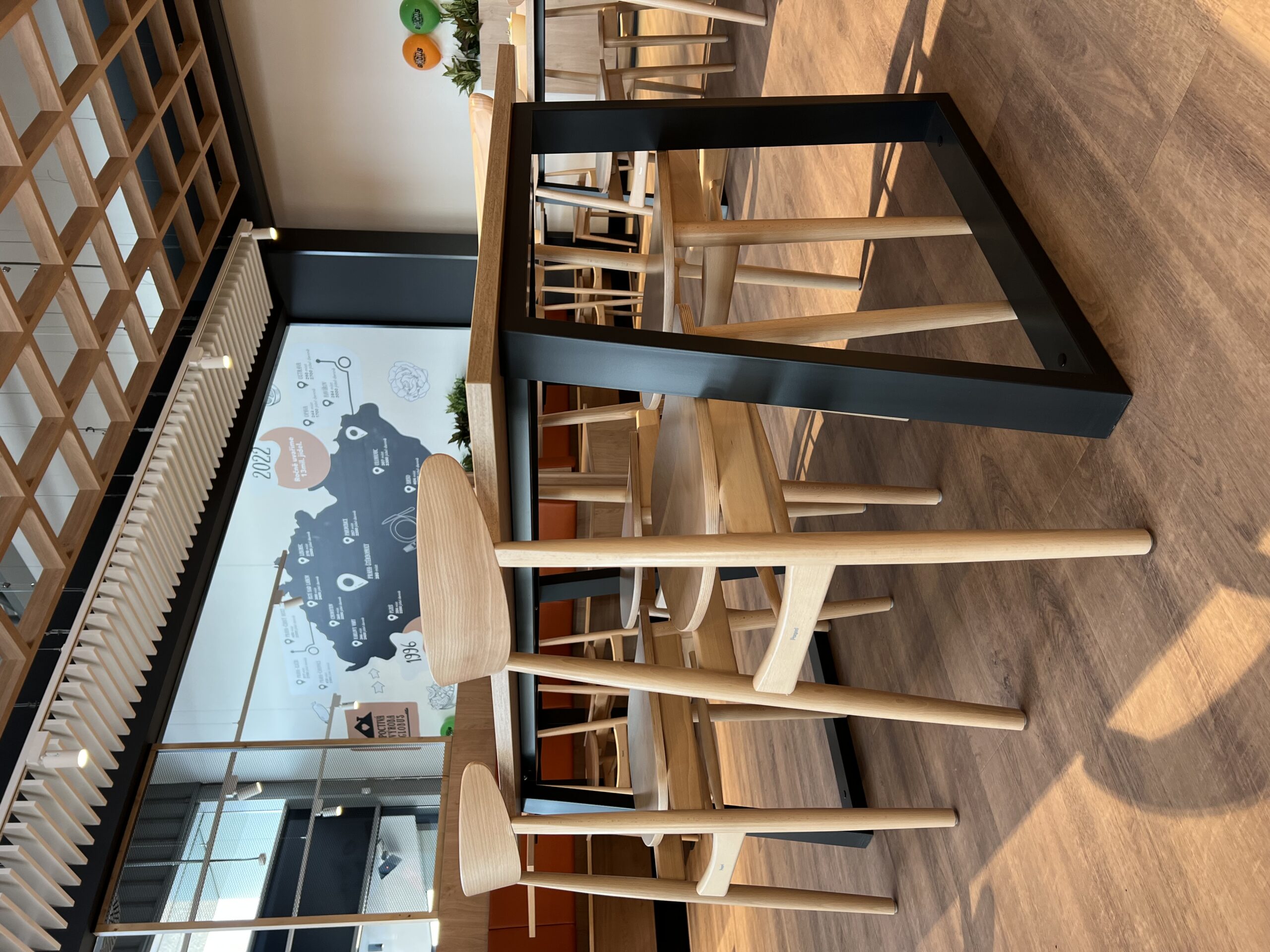 Naše výroba a realizace u zákazníkůAlupress design restaurace bannerek.jpeg